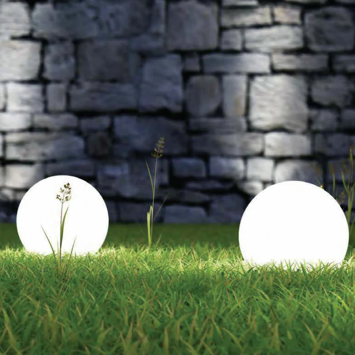 Sfera luminosa da giardino Arkema SF300 in resina LLDPE con pannello fotovoltaico 30 cm - Image 3